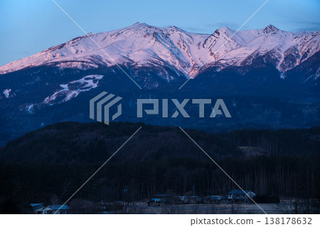山脊上的雪景 山脊上的雪景 138178632