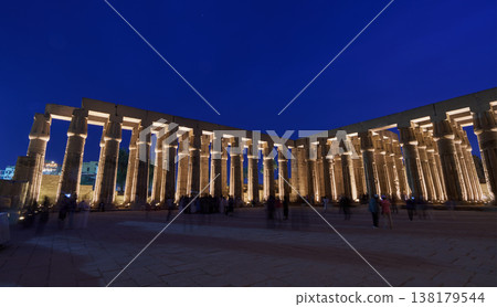 The colonnaded courtyard of the Luxor Temple, illuminated at night (Luxor, Egypt) 138179544
