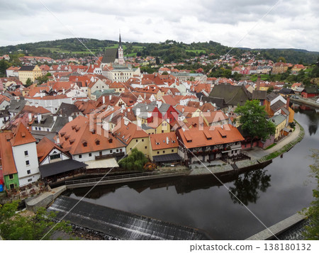 Panoramic view of Cesky Krumlov historic center and Vltava river 138180132