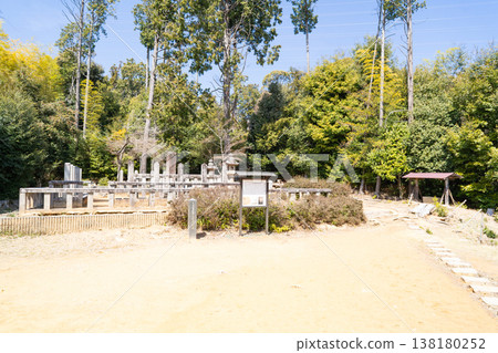 Grave of the Seventeen Ronin (Oyamazaki-cho, Otokuni-gun, Kyoto Prefecture) 138180252