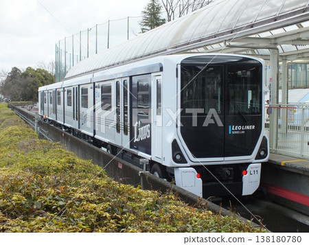 Seibu L00 series (photographed at Seibu Kyujo-mae Station) 138180780