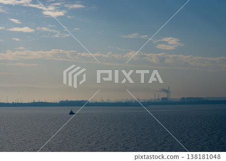 Calm sea landscape under blue sky with distant horizon 138181048