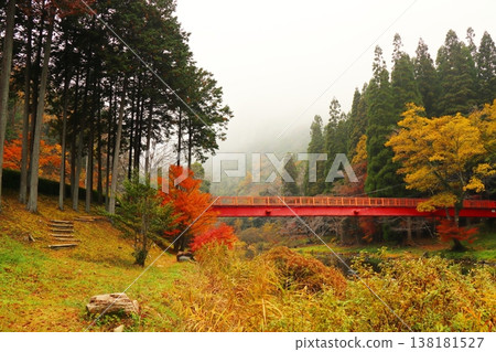 岡山縣加賀郡吉備中央町鵜鶘谷赤橋 岡山縣加賀郡吉備中央町鵜鶘谷赤橋 138181527