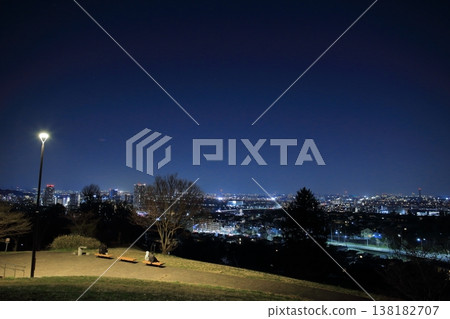 冬季從山頂公園看到的夜景 冬季從山頂公園看到的夜景 138182707