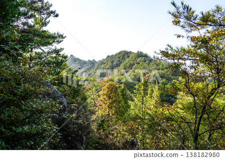江田島的深秋:從登山步道(2)眺望久滿山,廣島縣江田島市 江田島的深秋:從登山步道(2)眺望久滿山,廣島縣江田島市 138182980