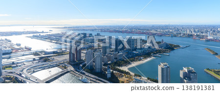 東京灣沿岸的摩天大樓和蔚藍的大海 138191381