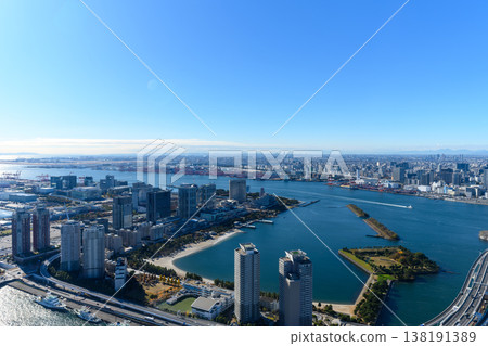晴天拍攝的東京灣地區空拍照片 晴天拍攝的東京灣地區空拍照片 138191389