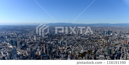 東京都市全景和富士山盡收眼底。 東京都市全景和富士山盡收眼底。 138191390