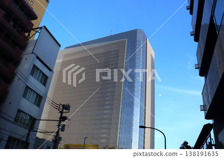 Gondola for maintenance of the exterior walls of high-rise buildings Gondola for maintenance of the exterior walls of high-rise buildings 138191635