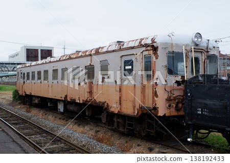 津輕鐵道Kiha 22號柴油車停在津輕五河原站 津輕鐵道Kiha 22號柴油車停在津輕五河原站 138192433
