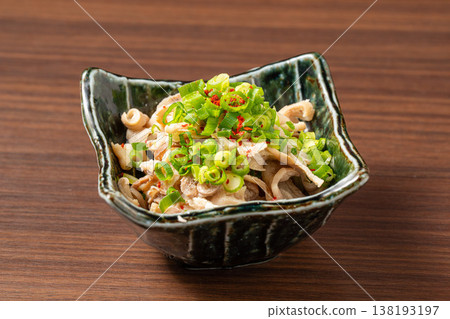 醋漬內臟:九州特產的清爽小點心。 醋漬內臟:九州特產的清爽小點心。 138193197