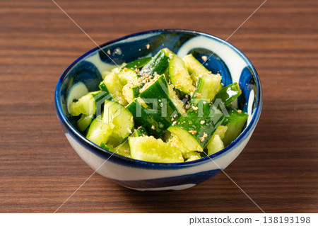 黃瓜泥:清爽又簡單的零食。 黃瓜泥:清爽又簡單的零食。 138193198