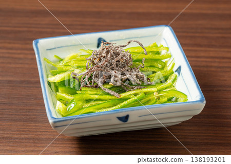 無限供應的甜椒：一道令人上癮的流行配菜。 138193201