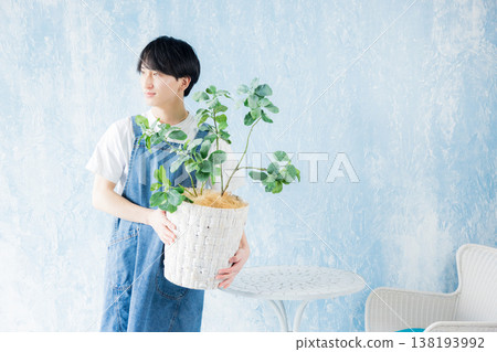 有葉子植物的人 138193992