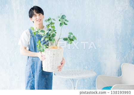 有葉子植物的人 138193993