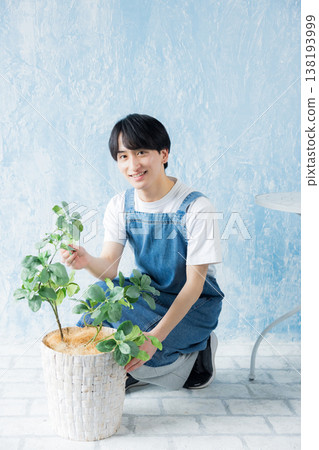 有葉子植物的人 有葉子植物的人 138193999