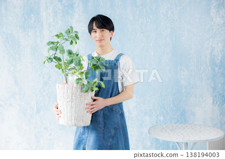 有葉子植物的人 138194003