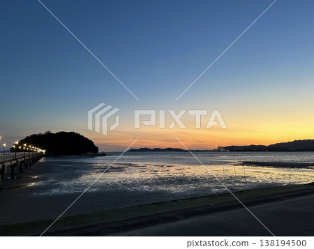 夕陽下的天空和竹島 夕陽下的天空和竹島 138194500