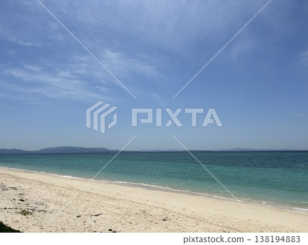 伊江島，偏遠島嶼，白色沙灘，沖繩北部，大海，藍天，熱帶風情，鄉村，寧靜，波光粼粼，海灘，翠綠 138194883