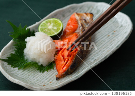 烤紅鮭魚 138196185