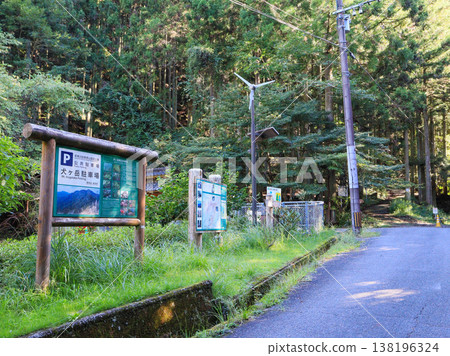 犬岳的登山起點位於福岡縣豐前市久保亭地區的最深處。 犬岳的登山起點位於福岡縣豐前市久保亭地區的最深處。 138196324