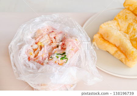 Mix the ground pork with the vegetables in a plastic bag. Mix the ground pork with the vegetables in a plastic bag. 138196739
