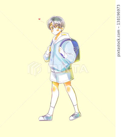 一個男孩背著書包走在路上。 138196973