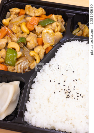 美味的中式便當盒：雞肉腰果炒便當 138198650