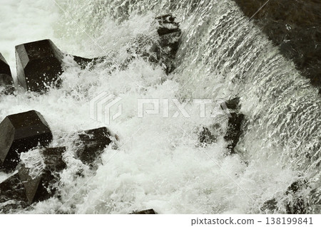 河川洪水和水位上升 河川洪水和水位上升 138199841