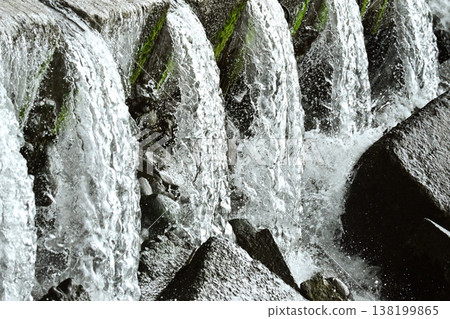 河川洪水和水位上升 河川洪水和水位上升 138199865