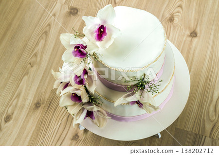 Beautiful wedding cake with flowers, close up of cake with blurr 138202712