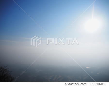 清晨春霧從山頂望去（20260324070438） 138206039