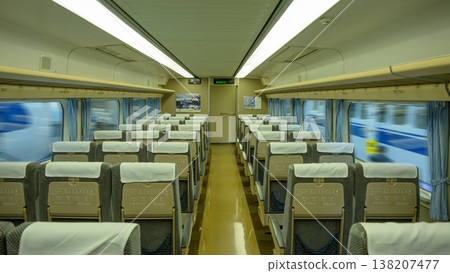 在東海道新幹線100系列列車的標準車廂內 在東海道新幹線100系列列車的標準車廂內 138207477