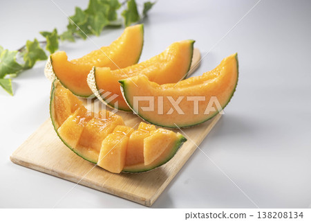 Cut melon 138208134