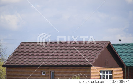 The roof of corrugated sheet on the houses 138208685