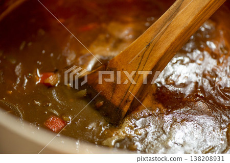 Homemade curry made in a pressure cooker: Cooking scene with stirring using a ladle; Curry roux with plenty of ingredients; Home cooking Homemade curry made in a pressure cooker: Cooking scene with stirring using a ladle; Curry roux with plenty of ingredients; Home cooking 138208931