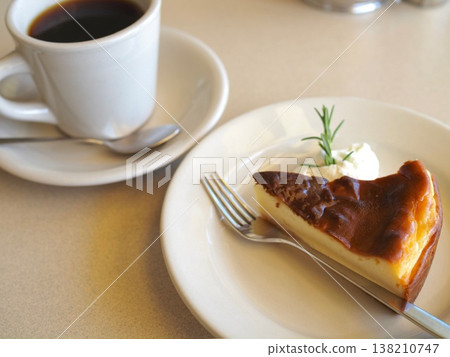 芝士蛋糕和咖啡 138210747