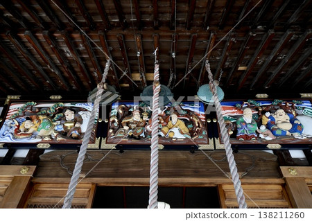 Sculptures of the Seven Lucky Gods and a bronze gong at a temple in Daishoji, Koshigaya City, Saitama Prefecture Sculptures of the Seven Lucky Gods and a bronze gong at a temple in Daishoji, Koshigaya City, Saitama Prefecture 138211260