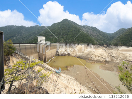 Uren Dam (Shinshiro City, Aichi Prefecture) has reached a water level of 0%. Uren Dam (Shinshiro City, Aichi Prefecture) has reached a water level of 0%. 138212056