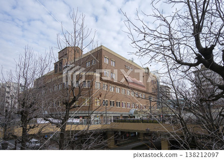 La Porte West Building, a commercial facility in front of JR Ashiya Station (Funato-cho, Ashiya City, Hyogo Prefecture) 138212097