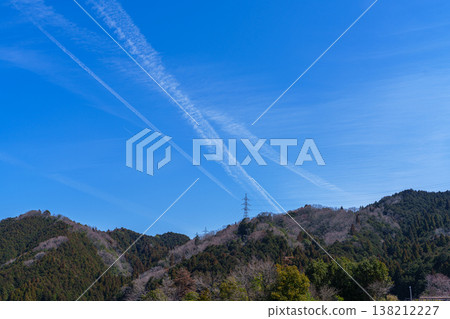 出現在布野目水壩東北方天空的凝結尾跡② 出現在布野目水壩東北方天空的凝結尾跡② 138212227