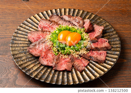 Beef skirt steak tataki: A fragrant, seared meat dish. 138212500