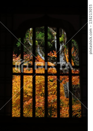 Autumn leaves at Enichiji Temple as seen from the window 138213055