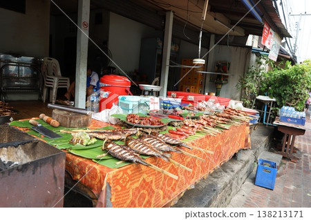 瑯勃拉邦早期市景象 [寮國] 138213171