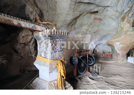 帕烏洞穴內部 [寮國瑯勃拉邦] 138213246