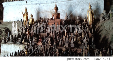 瑯勃拉邦帕烏洞內的佛像 [寮國瑯勃拉邦] 138213251