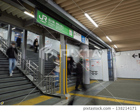 People passing through the temporary entrance and stairs under construction at Shinagawa Station (Takanawa Exit) People passing through the temporary entrance and stairs under construction at Shinagawa Station (Takanawa Exit) 138214171