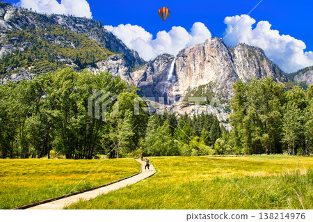 優勝美地國家公園的優勝美地瀑佈景色壯麗 138214976