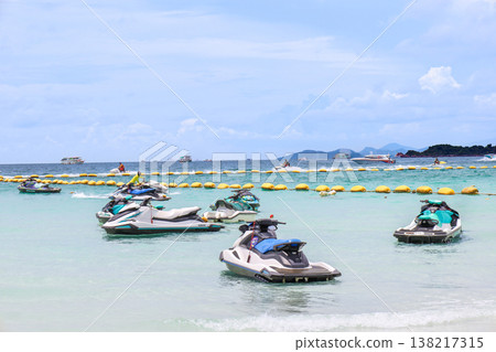 漂浮在海上的噴氣滑雪 138217315