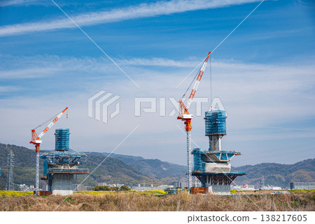 Shin-Meishin Expressway under construction in Takatsuki City, Osaka Prefecture 138217605